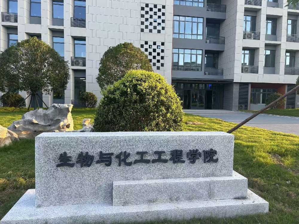平塘县扬州职业大学体育场高杆灯项目